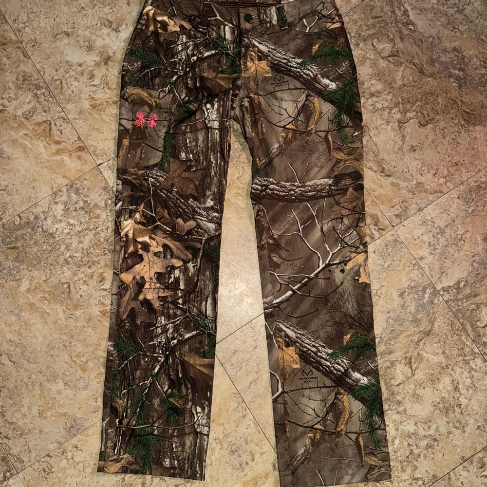 Women’s Under Armour Light Weight Realtree Camo Hunting Pants